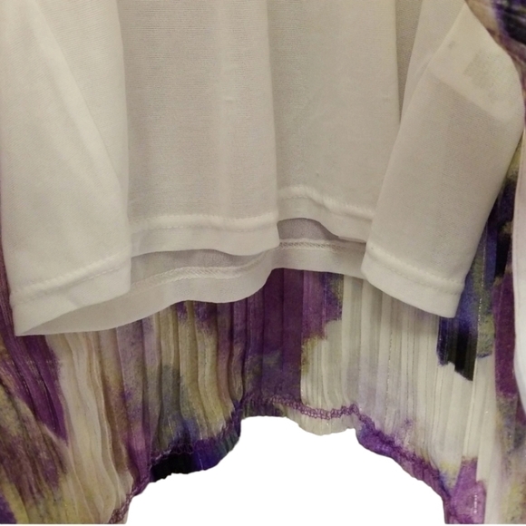 3/$15 Roz & Ali Cap Sleeve Floral Blouse - Small - Picture 6 of 8